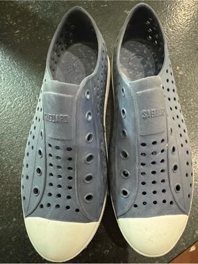 Saguaro unisex lightweight breathable water garden shoes in a navy blue color